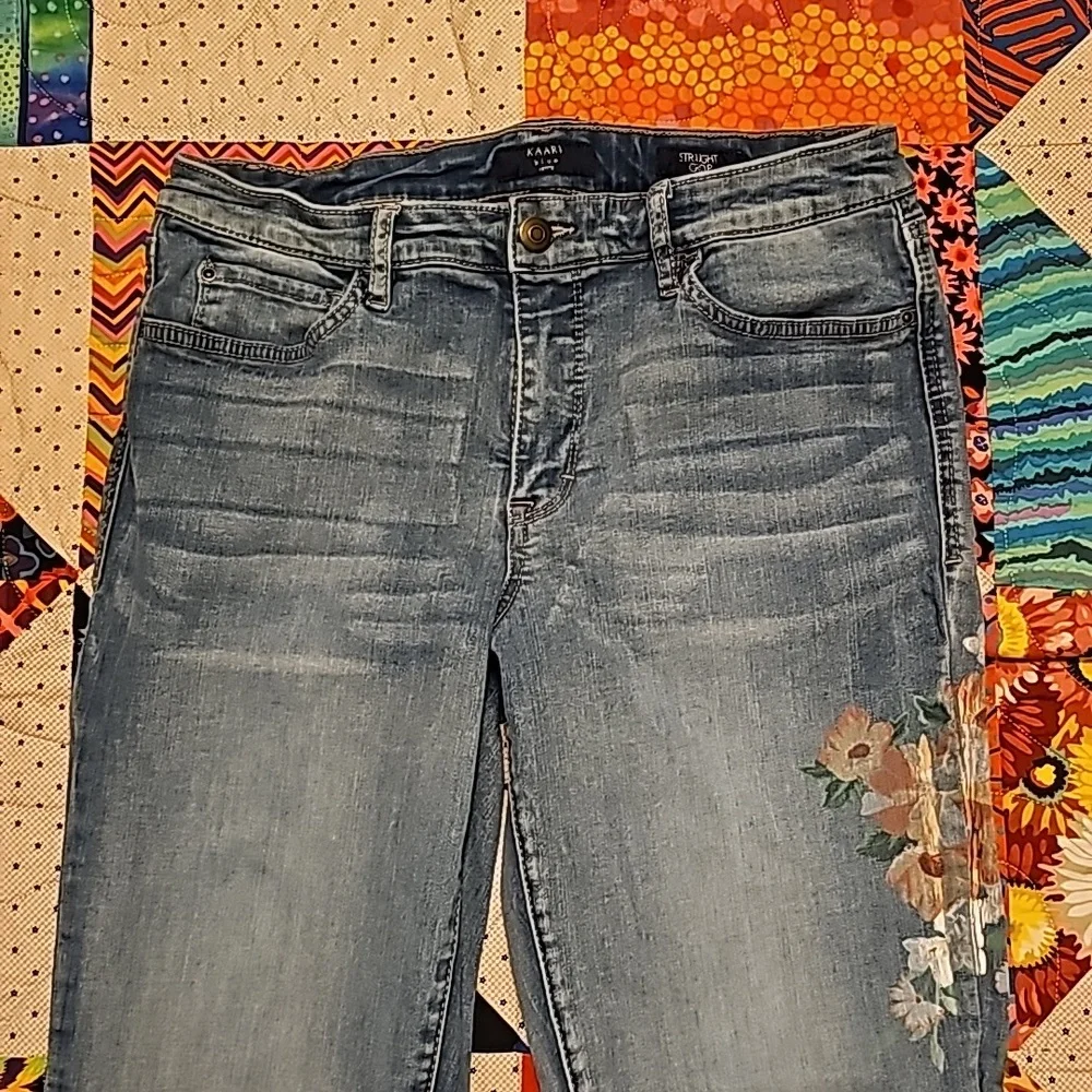 KAARI blue petite straight crop size 10P... painted flowers on left leg-so nice!